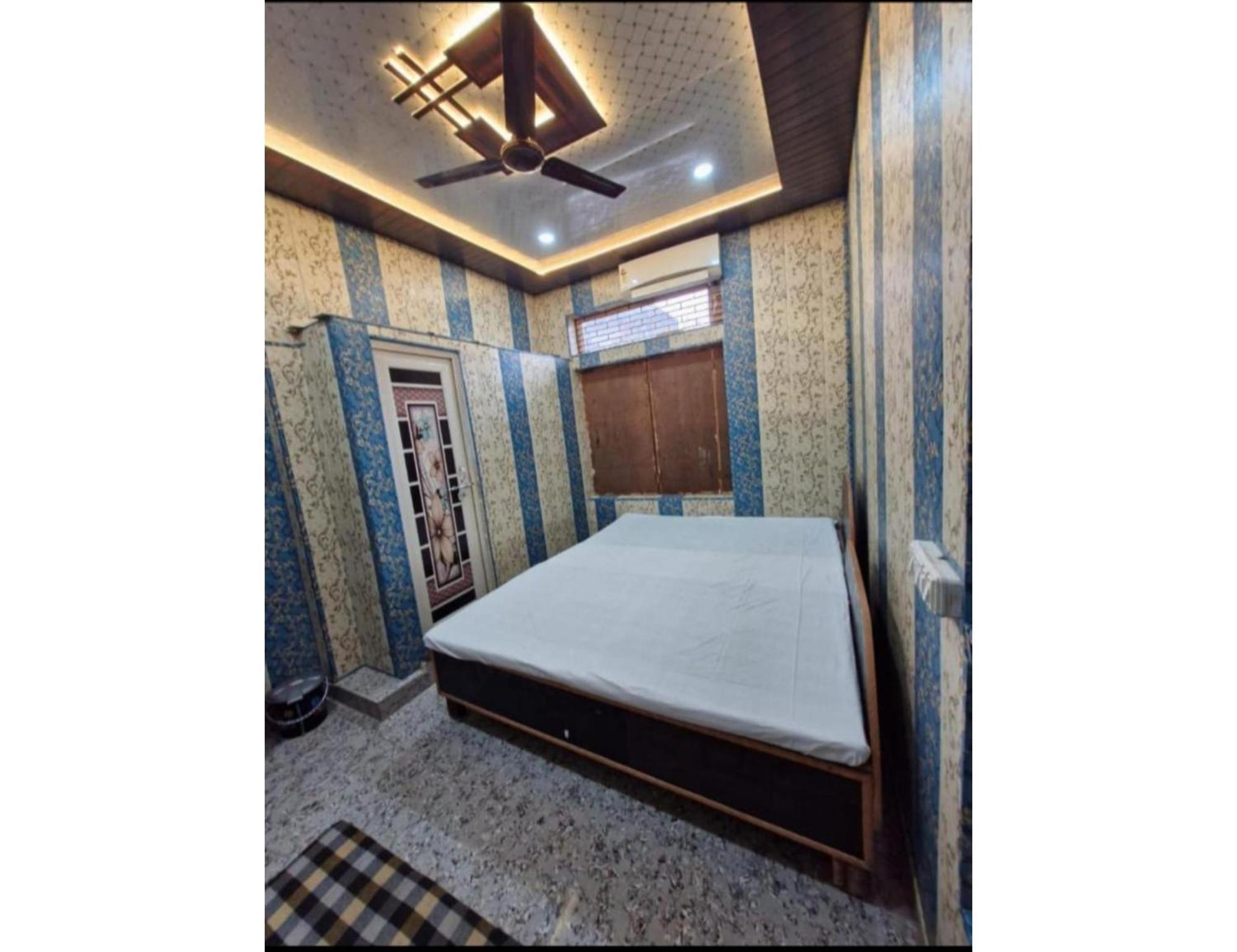 Guest house Radha Krishna Niwas *